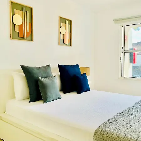 Canaryislandshost I Amanecer * Costa Teguise